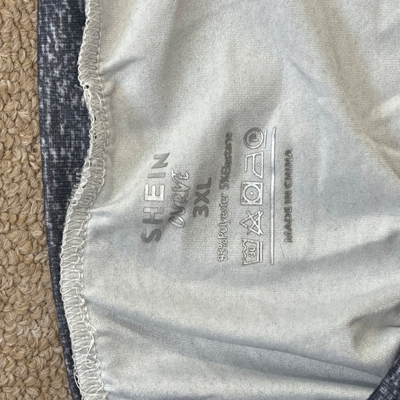 Shein Curve 3XL Graphic Tee Blue Ombre Daisy Butterfly Faith Hope Love Plus Size - Picture 3 of 3